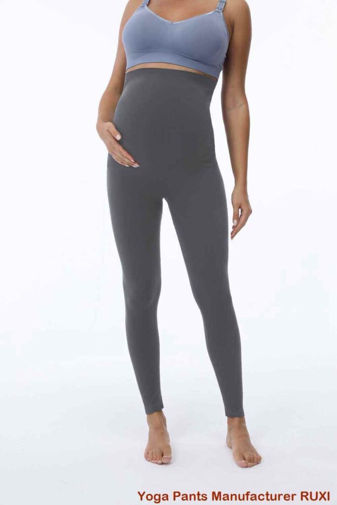 Set aus Turnshorts und bauchfreiem Top Ruxi at3501
