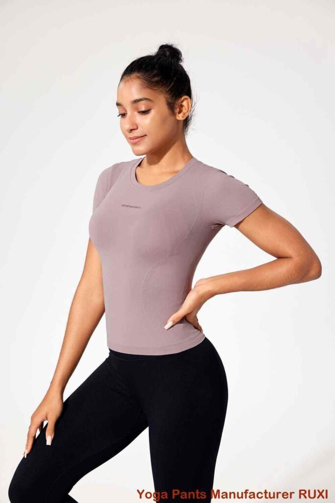 Einteiliger Yoga Bodysuit mit Shorts bequem und stilvoll