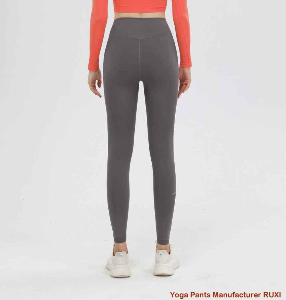 Schwarze Radlerhose fürs Fitnessstudio bequem langlebig